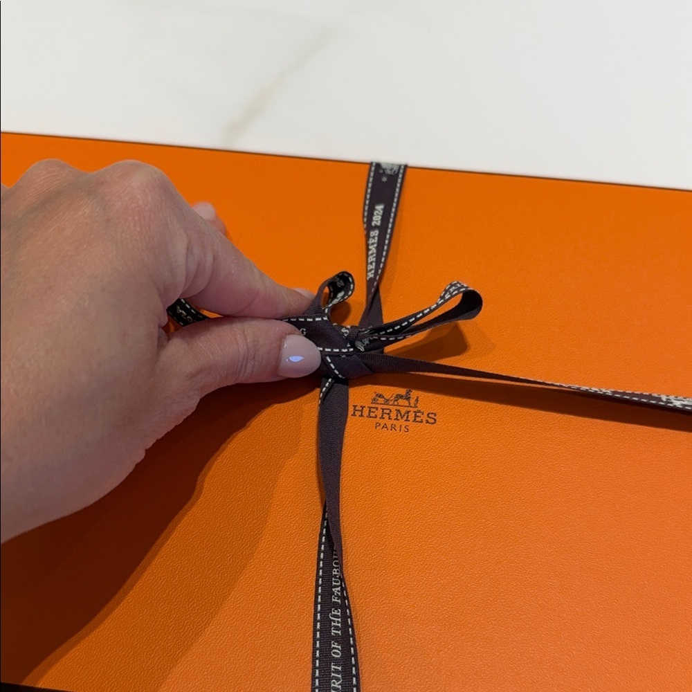Hermes Orange Gift Box with Ribbon - Picture 5 of 6
